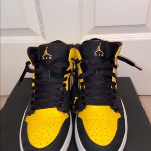 Jordan 1 mids New love (price negotiable)